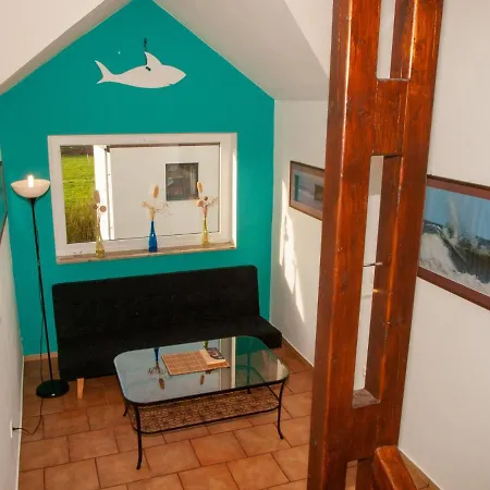 Nostalgia Проживание в семье Гонски